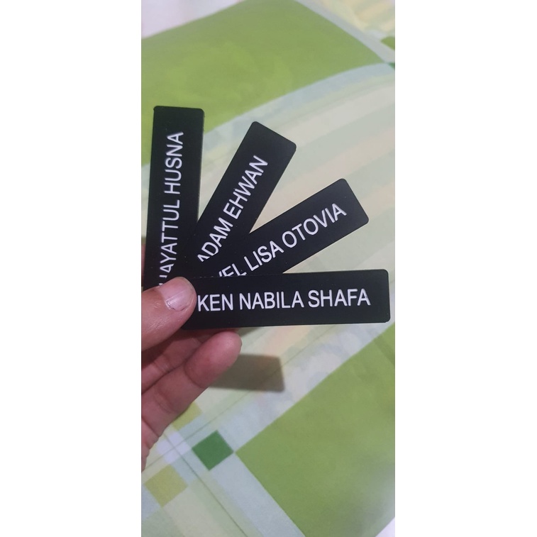 

Nama Dada / Name Tag grafier / grafir Akrilik hitam dof Magnet