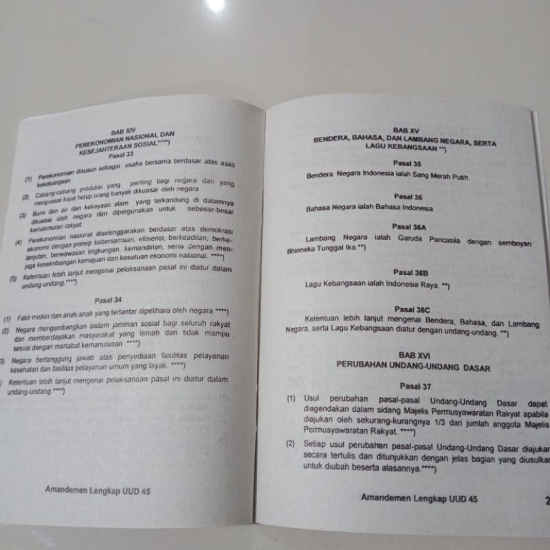 buku undang undang dasar 1945 dan amandemen (10×14cm)