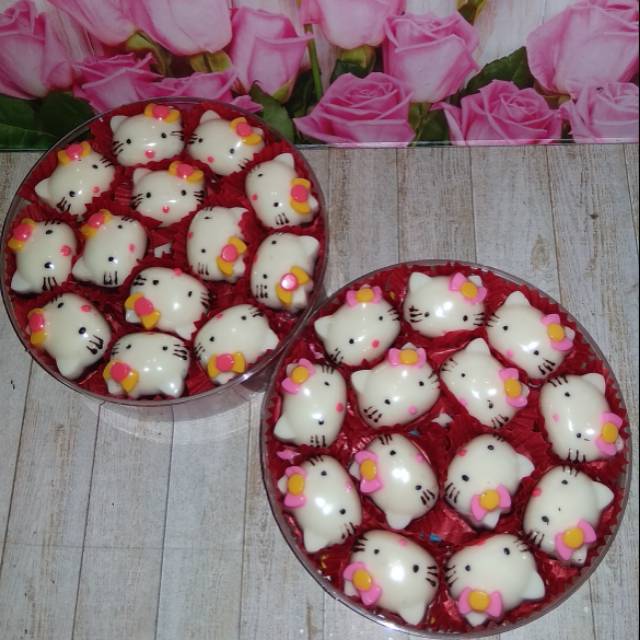 

Cokelat karakter helokity terbuat dari coklat premium