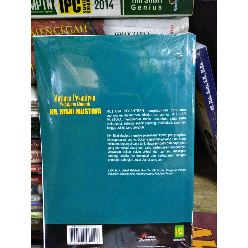 Mutiara Pesantren Perjalanan Khidmah KH Bisri Mustofa