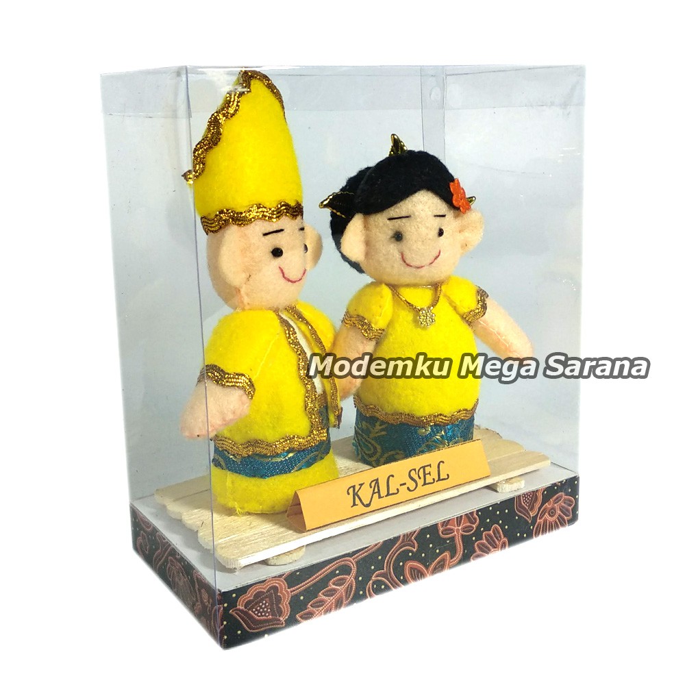 Boneka Pakaian Adat Kalimantan Selatan