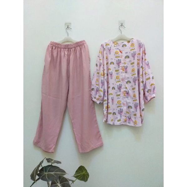 SET WANITA BAHAN RAYON MOTIF BUNGA MATAHARI/MOTIF BUNGA KANCING /SET WANITA TERMURAH/STELAN WANITA TERBARU/TERMURAH/ONE SET KEKINIAN/TERVIRAL/COD/JUMBO/BAHAN JATUH/TERHITS/BAJU SANTAI/BAJU NON FORMAL/BAJU SEHARI-HARI/BUSUI/XXL/ONE SET TERBARU/STELAN WANIT