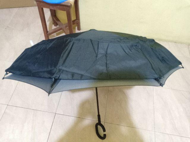 Payung Terbalik Unik Reverse Umbrella Upside Down Mobil Hujan Anti Air Gagang C Cars Souvenir Travel