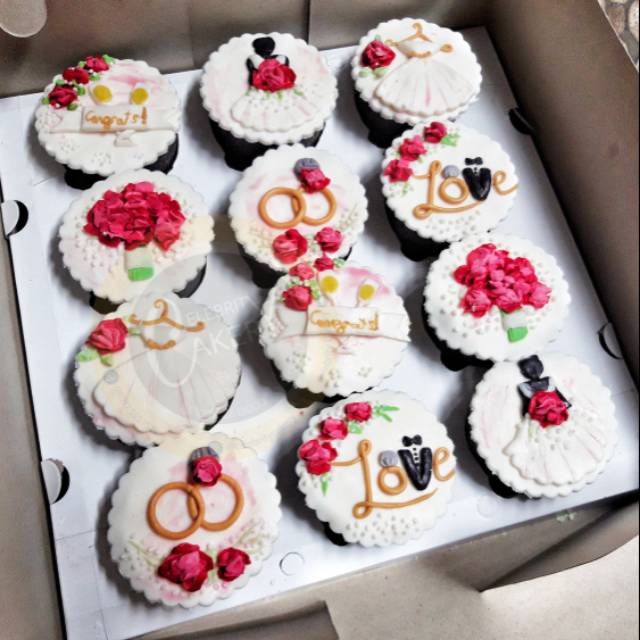 

BRIDAL SHOWER Fondant Cupcakes