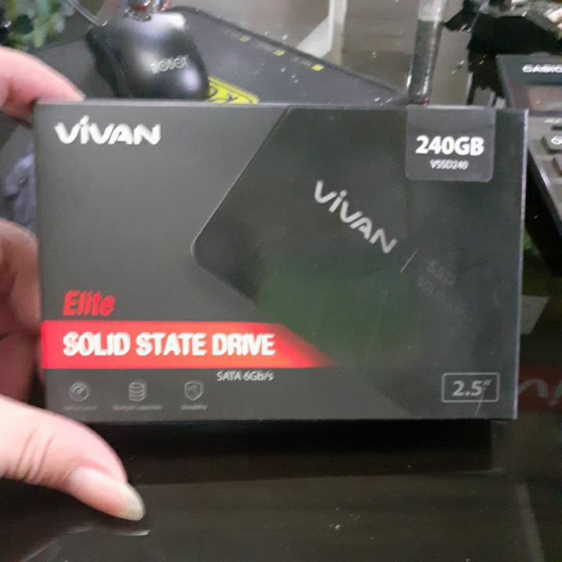 VIVAN SSD VSSD240 LIGHT &amp; PORTABLE 240GB HARD DISK WITH 550MB/S BLACK