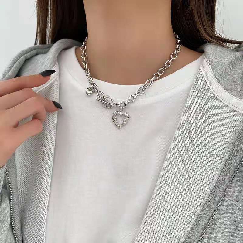 Kalung Choker Rantai Klavikula Hias Liontin Hati Malaikat Mutiara Asimetris Gaya Korea Vintage