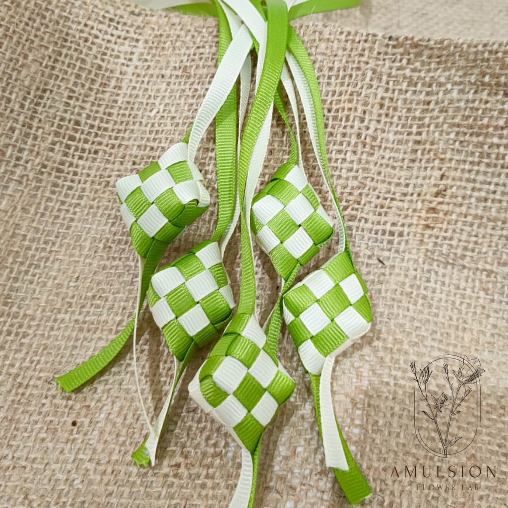 

Ketupat Mini Hiasan Pita Grossgrain Properti Foto Hampers Lebaran
