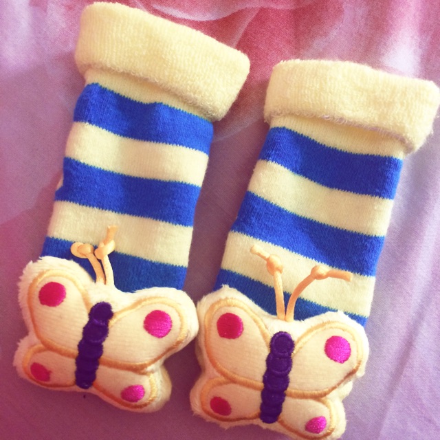 kaos kaki rattle