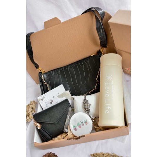 Hampers Giftbox Cewek Black Uhuy Series | Kado Ulang Tahun Cewek | Kado Pernikahan | Hampers Pernikahan