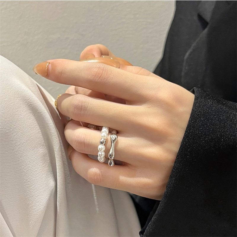 Cincin Model Terbuka Desain Asimetris Aksen Mutiara Ganda Untuk Wanita