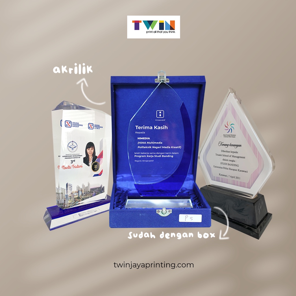 TWIN ADVERTISING Plakat Akrilik BOX Beludru Penghargaan Wisuda Hadiah Piala Event Organizer