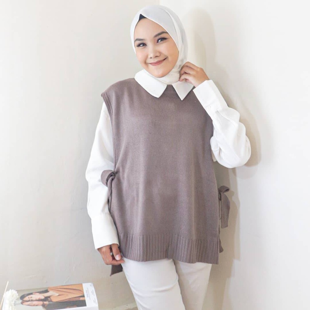 LOVA VEST vest rajut kekinian korean style vest LOVA VEST vest rajut kekinian korean style vest