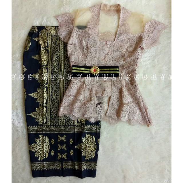 Set Kebaya Modifikasi Warna Nude Baby Mocca