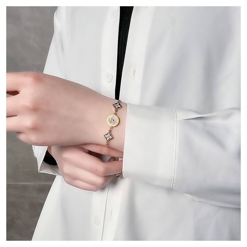 Gelang tangan Bunga LV serut titanium korea anti karat