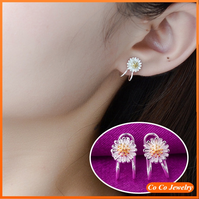 Anting Klip Bentuk Bunga Daisy Warna Silver untuk Wanita