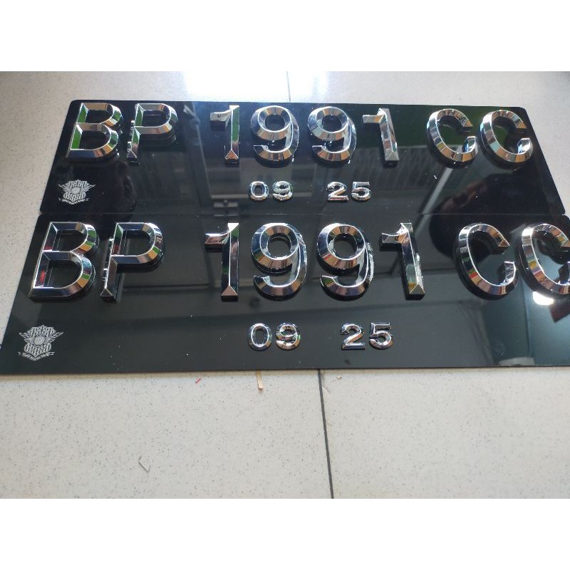 Plat Nomor Mobil Timbul  Mewah Chrome/Set - Lancip Segi 5