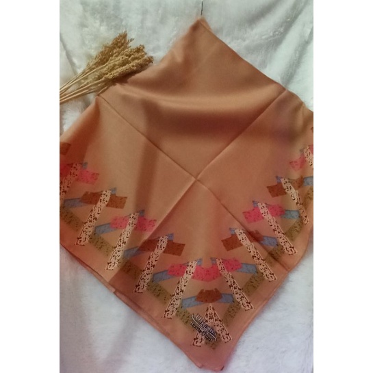 Hijab/Kerudung Segi 4 Basic Voal Motif by Umama