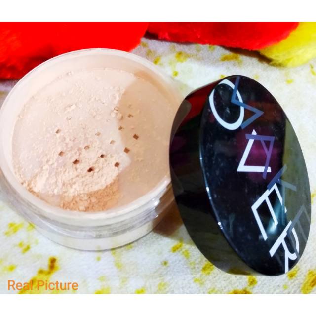 MAKE OVER Silky Smooth Translucent Powder / MAKEOVER Bedak Tabur #01 Porcelain (Preloved)