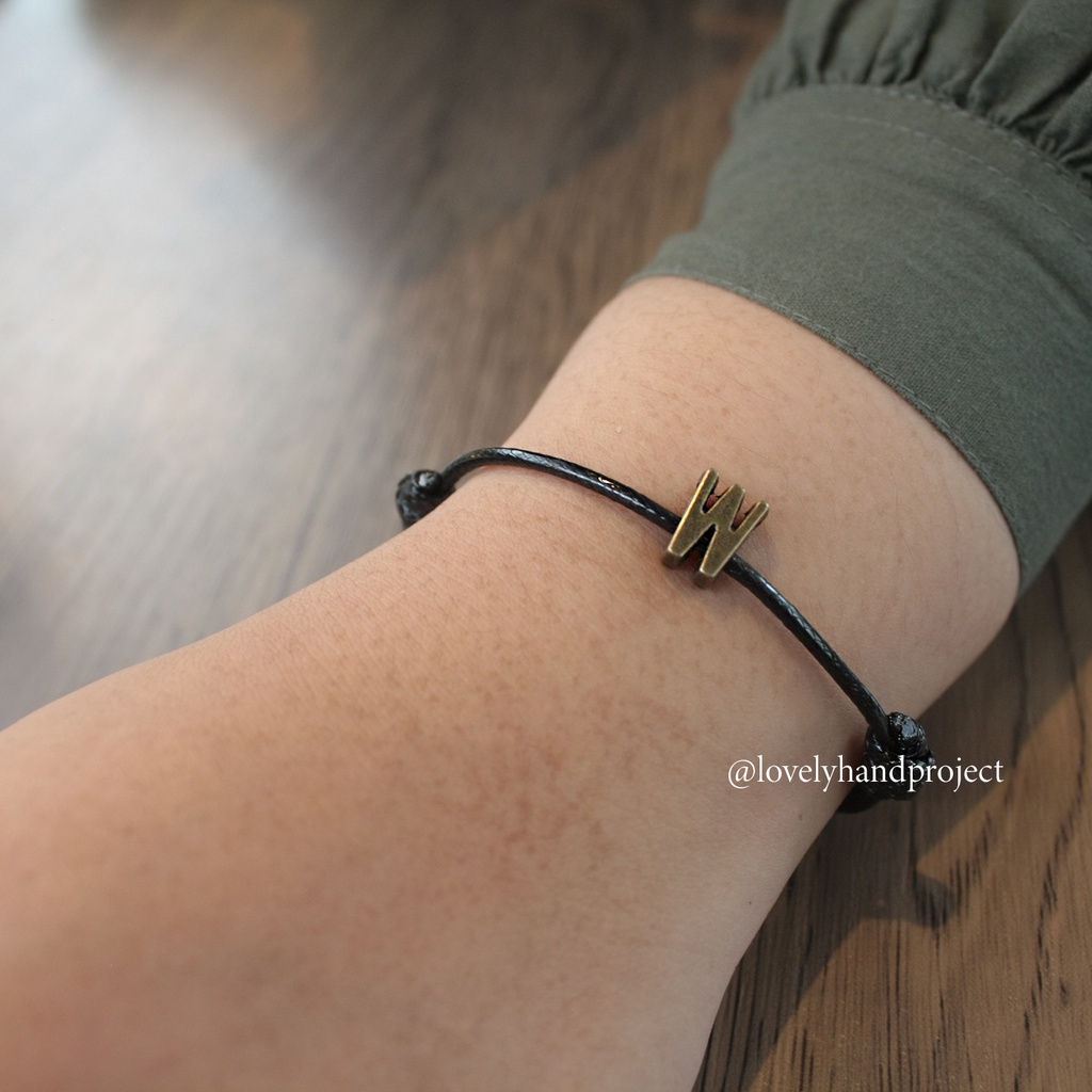 (COD) Gelang Huruf Inisial Nama Bahan Logam Tali Korea Anti Air Warna Hitam Abjad Bronze Couple Pasangan Aksesoris Fashion Waterproof A-Z Gaya Vintage