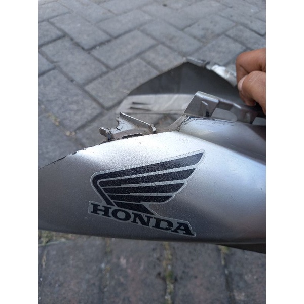 body bagasi kaver kap cover depan cs1 bekas