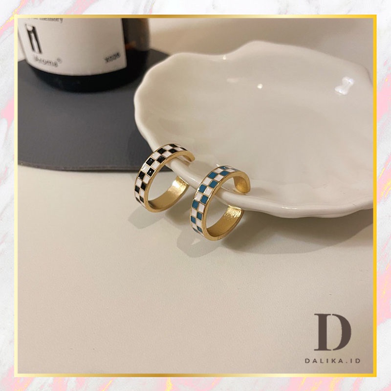 Cincin Model Terbuka Desain Papan Catur Warna Hitam Biru Adjustable Untuk Wanita Korea Dalika