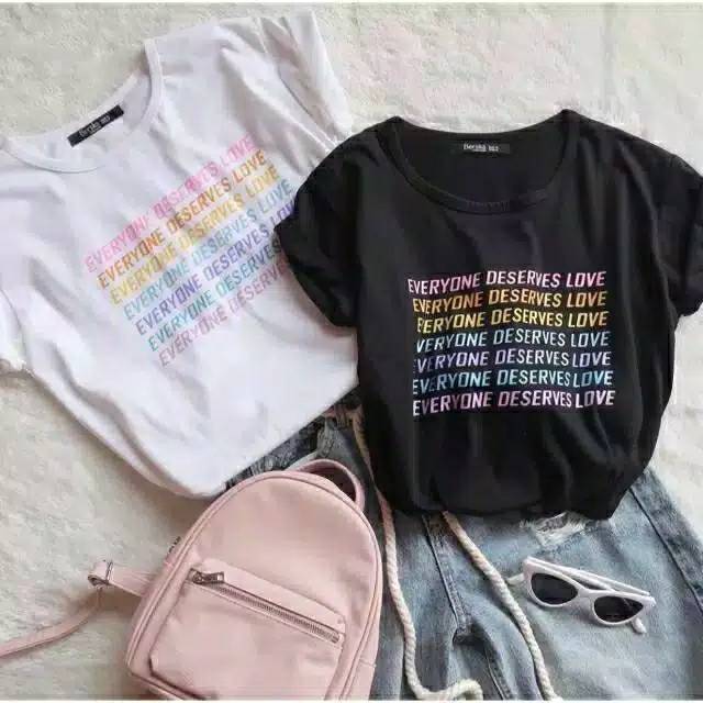 Fourfashion TSHIRT EVERYONE DESERVES LOVE TSHIRT WANITA