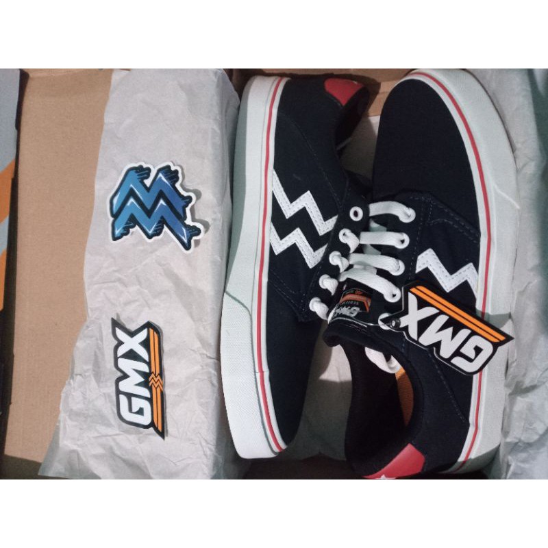 Geoff max - X Mike milford, Gavin Navy White