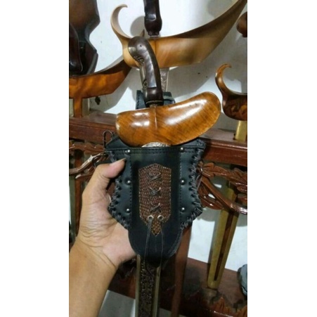 Anggar keris multifungsi variasi biawak dan sulam pinggir