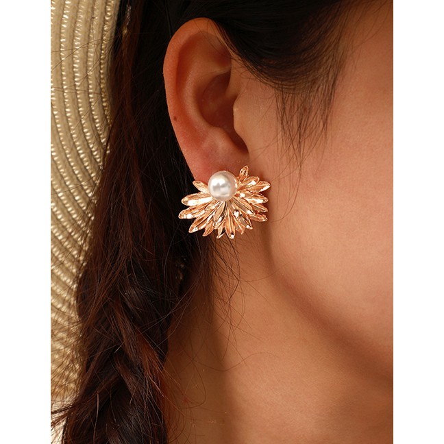 LRC Anting Tusuk Fashion Golden Pearl Flower Irregular Earrings D76520