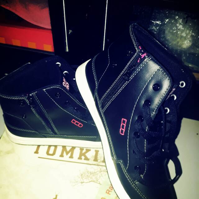 Sepatu tomkins original