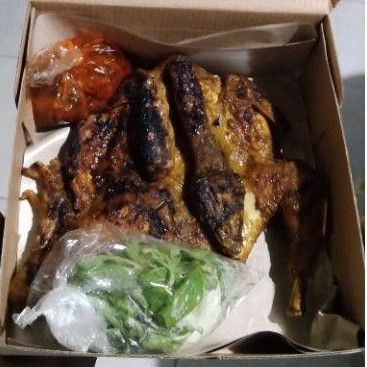 

Ayam bakar madu (ekor) free sambel & lalapan