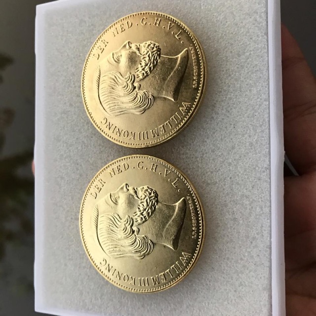 Koin Kuno Willem 1818 Warna Gold 2 Setengah Gulden Samping Bergerigi Edisi Khusus