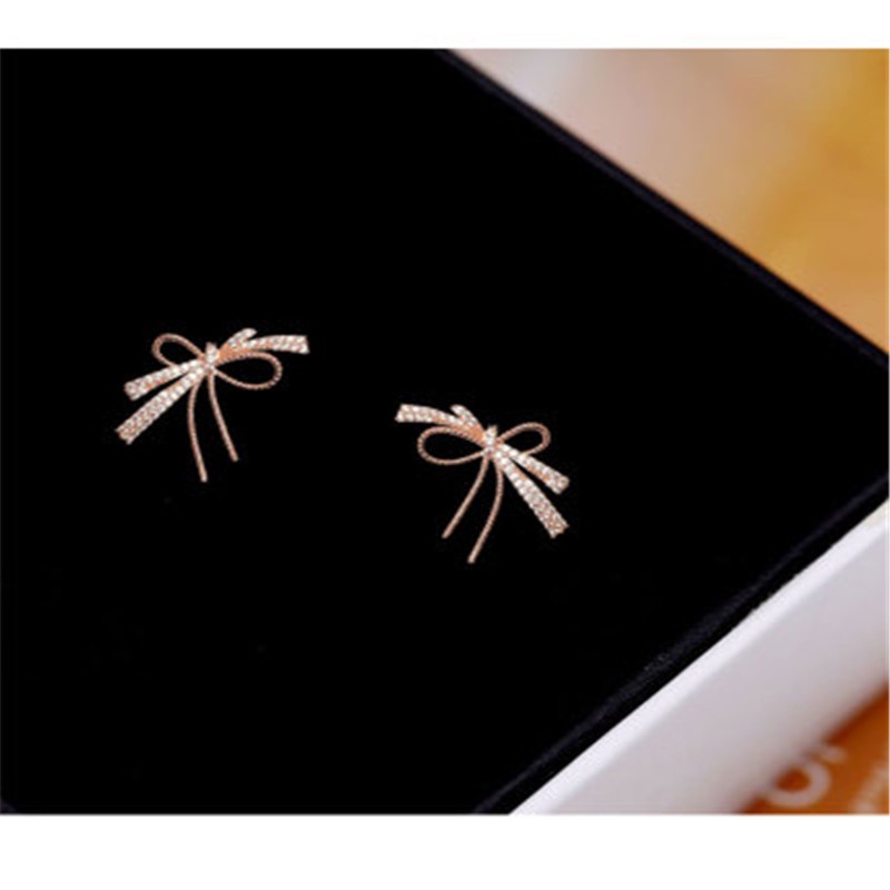 Anting Desain Pita Model Simple Untuk Wanita