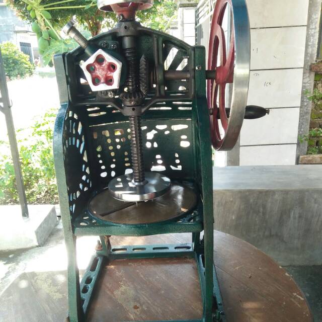 

Alat serut es manual / Pasrah / Ice Crusher Manual Swan