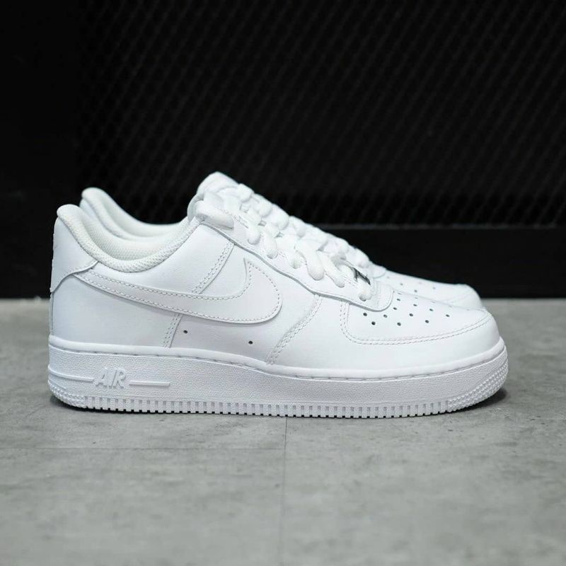 Nike Air Force 1 Triple White