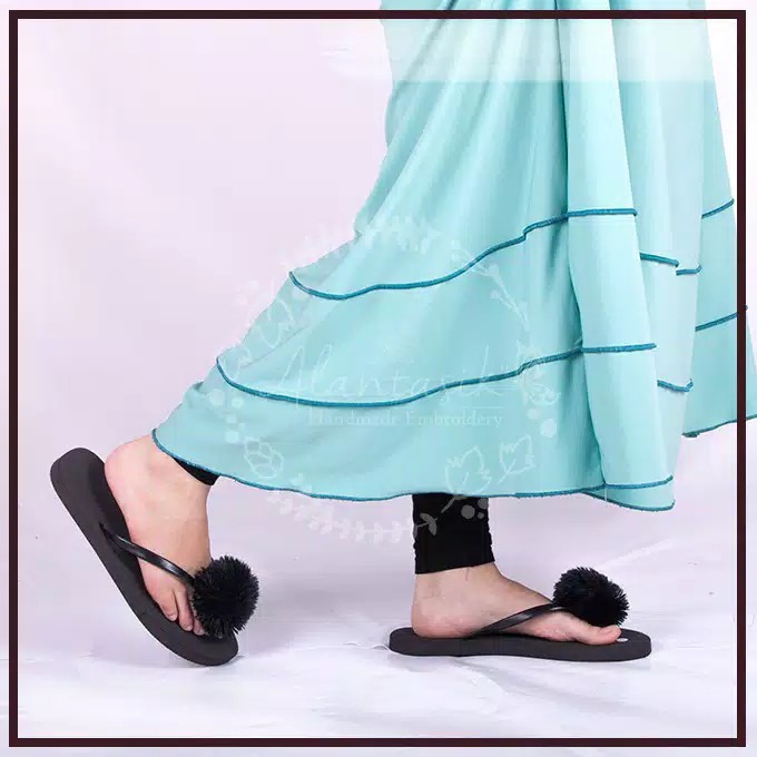 Alantasik - sandal pompom / sandal jepit spon / sendal flat pompoms (R34)