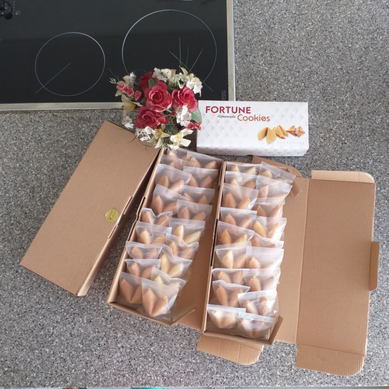

Kukis Beruntungan Fortune Cookies box 18 buah