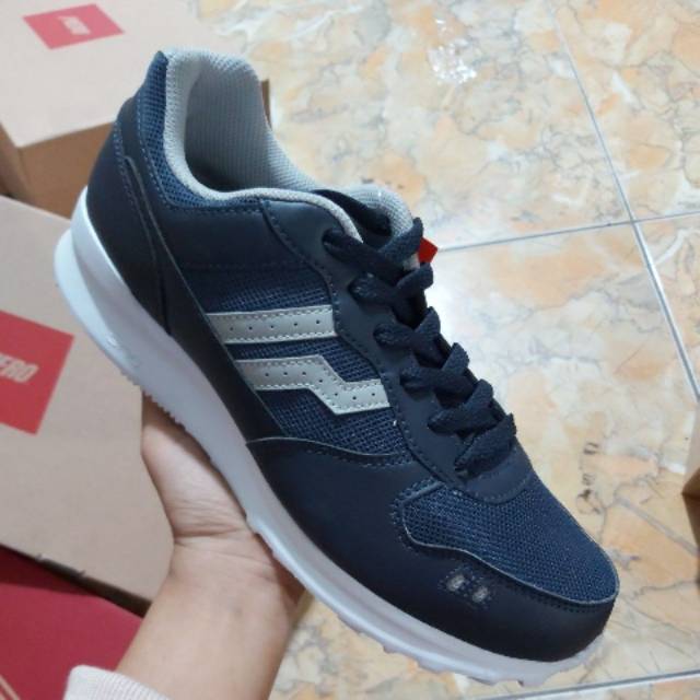 Sepatu Piero Jogger Insignia/White