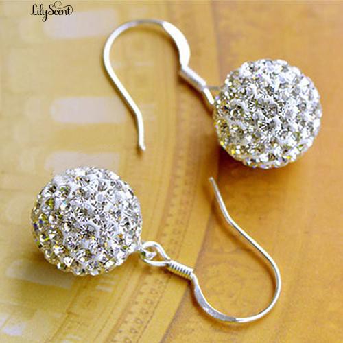 Anting-anting menjuntai Crystal Hook yang terbuat dari kristal perak