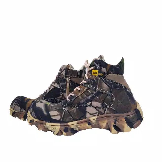 Sepatu safety boots adventure haiking gunung ujung besi / Sepatu PDL ARMY Loreng