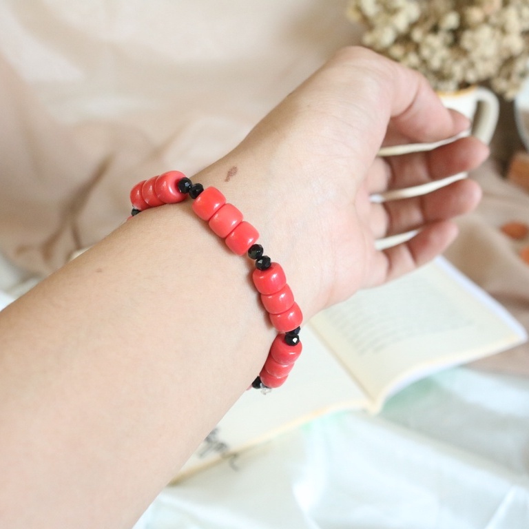 Gelang / Bracelet Lamp / Fashion / Korea Style / Simple / Cantik / Unik / Etnik / Natural / Gelang Sahabat Persahabatan / Wanita Vintage / Biru Muda / Batu Putih / Aksesoris Asesoris / Perhiasan Unik Cantik Anggun