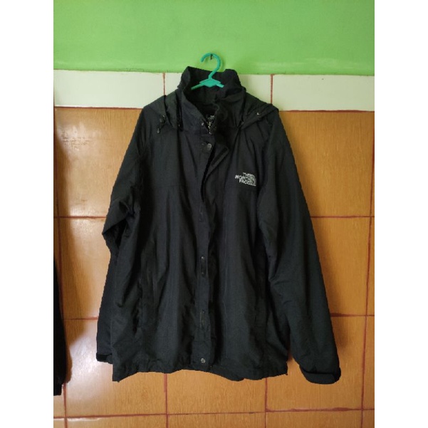jaket tnf hyvent second