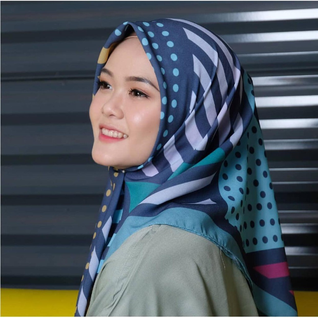 Hijab Fashion Motif IDEKA Persegi Murah