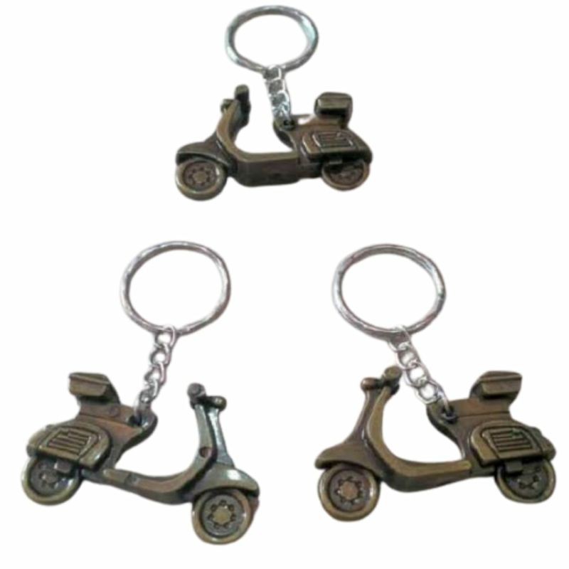 satu set gantungan kunci model motor vespa