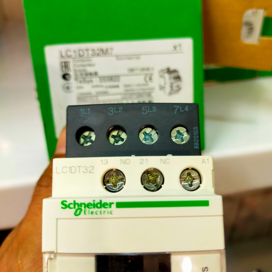 kontaktor lc1dt32 schneider