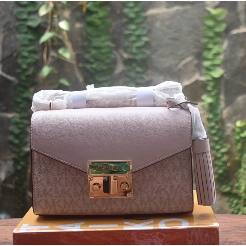 MK Rose Small Sign Powder Blush