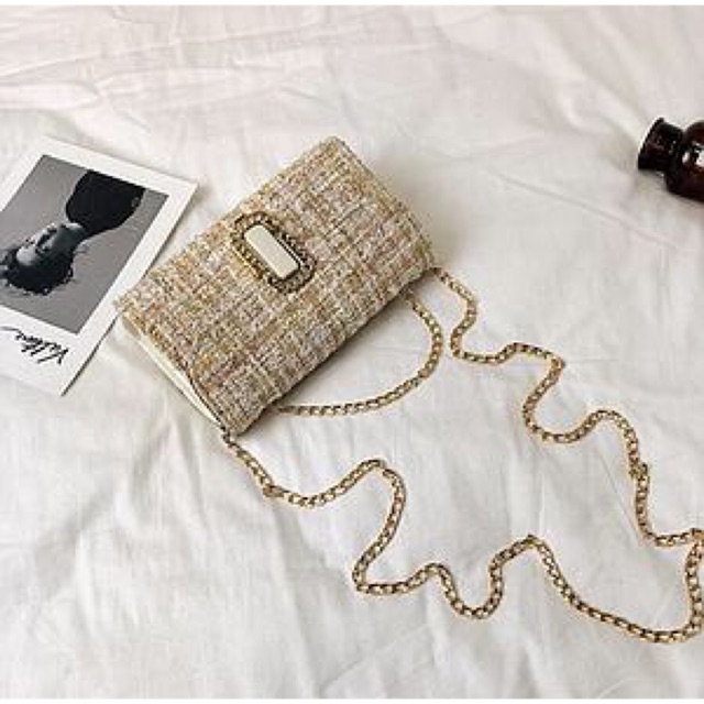 Tas clutch wanita biasa untuk pests