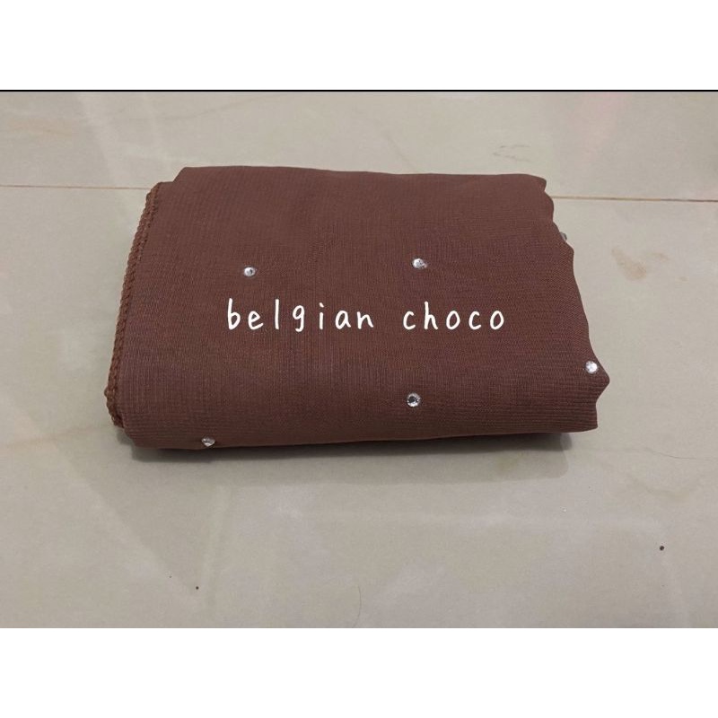 HIJAB SEGIEMPAT SWAROSKI 1KG MUAT 11 PCS-Belgian choco
