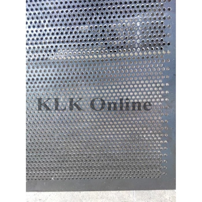 Potongan Plat Lubang Besi 0.8 Mm X 50 Cm X 50 Cm