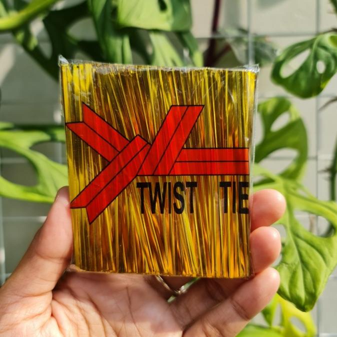 

KAWAT EMAS 8 CM/ KAWAT PENGIKAT SOUVENIR/ TWIST TIE GOLD